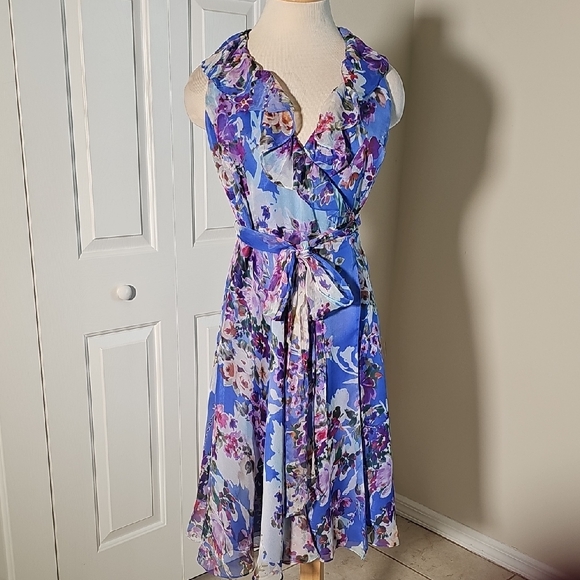 Lauren Ralph Lauren Dresses & Skirts - Lauren Ralph Lauren Wrap FlorL Dress In Si,e 8.blue/pink.